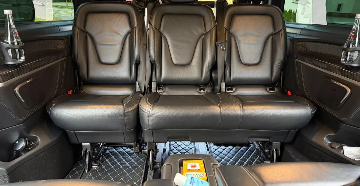 Innenraum der Mercedes-Benz V-Klasse von Best Taxi Service